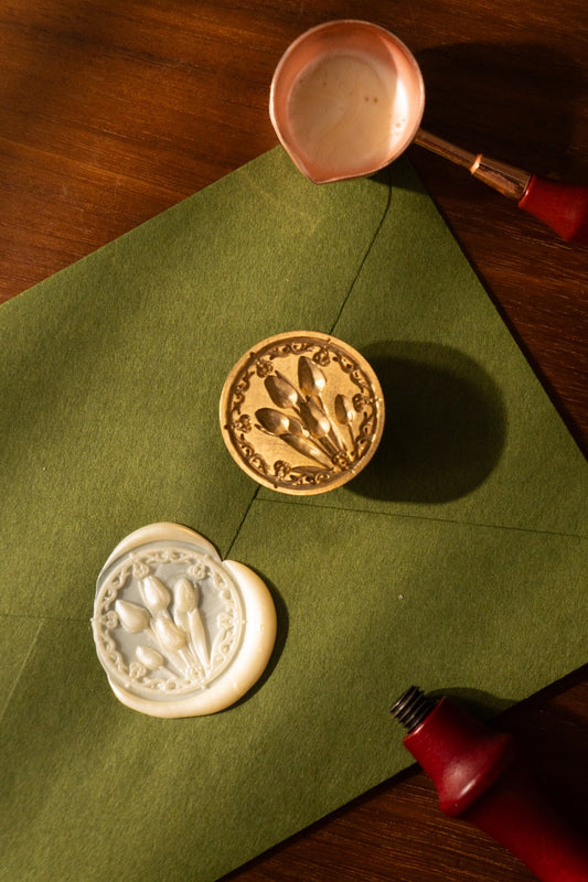 Wedding Inspiration｜ Envelopes with Tulips Wax Seals